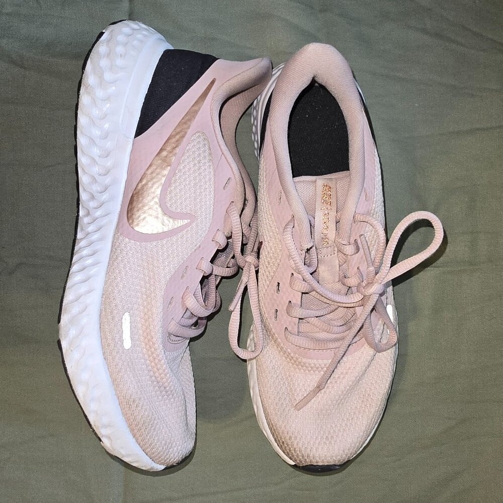 NIKE Revolution pink Size 6.5